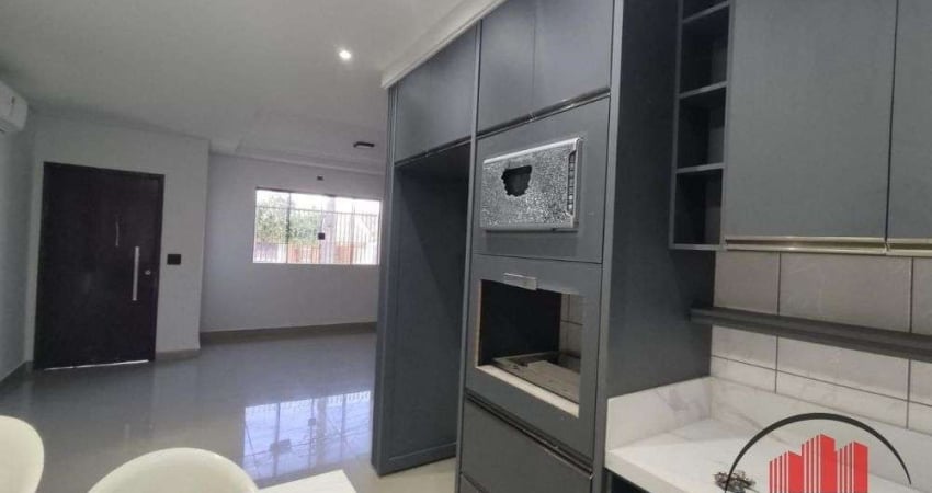 Oportunidade Única! Ótima Casa de esquina a venda com 03 quartos  no Jardim Santa Helena