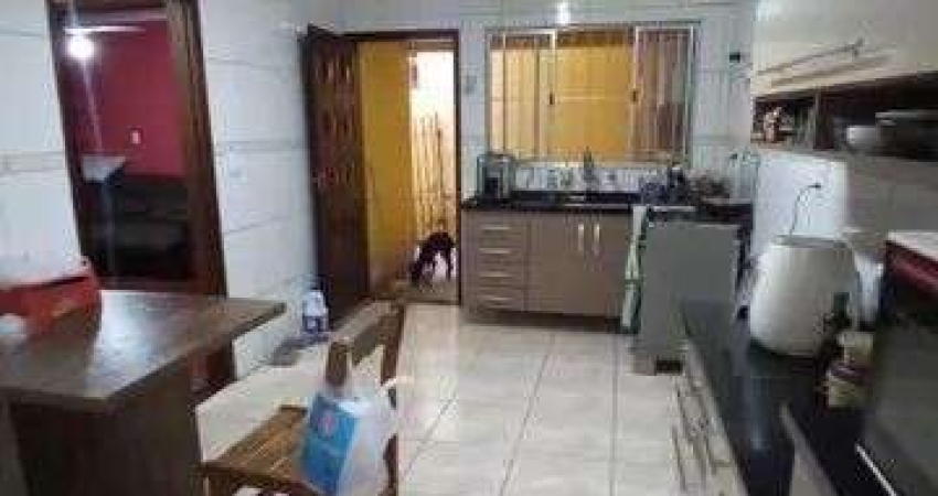 SANTO ANDRÉ Casa com 2 dormitórios, espaço gourmet com churrasqueira, 1 vaga de carro e 1 vaga de moto ótima localização e valor  !!!