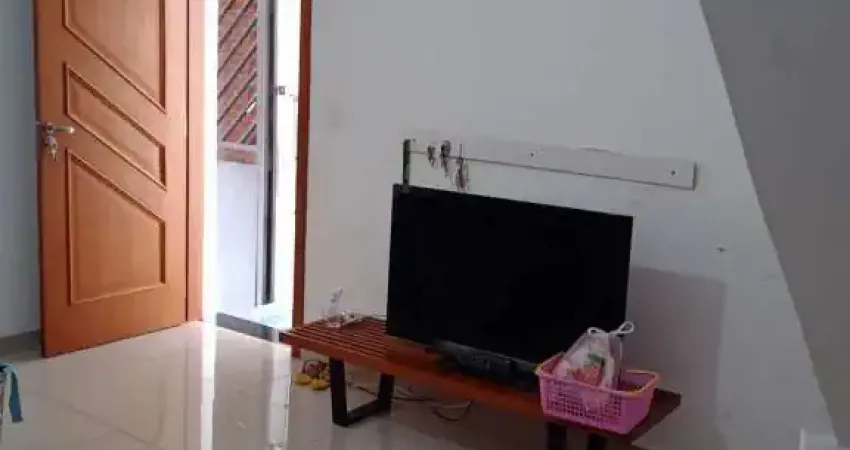 Sobrado à venda com 3 dormitórios e suíte na Vila das Mercês!!