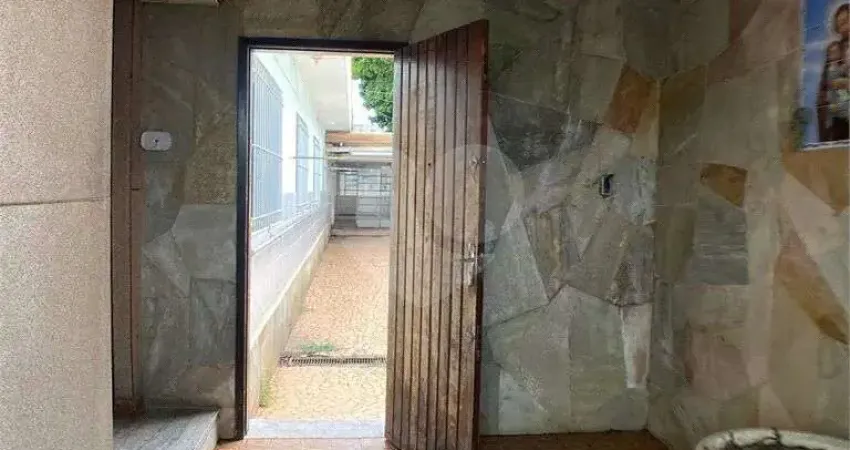 Casa térrea, residencial na  Vila das Mercês região da Saúde com 430m² de área total.