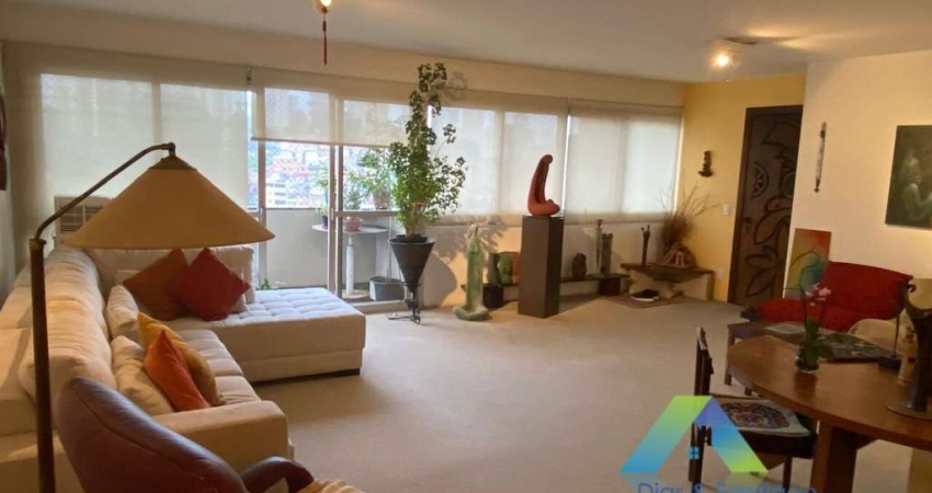 Apartamento com 142m²  em 3 dormitórios, 1 suíte, 2 vagas coberta e 1 ampla varanda em área nobre do Morumbi/Zsul..