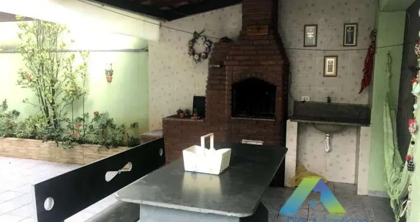 SÃO CAETANO Casa condomínio semi aberto com segurança particular, 280 metros, 3 dormitórios, 3 salas, 4 vagas com piscina, churrasqueira, lareira.