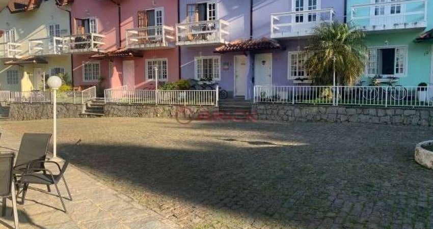 Casa com 2 suítes em condomínio na Ermitage - Teresópolis/RJ.