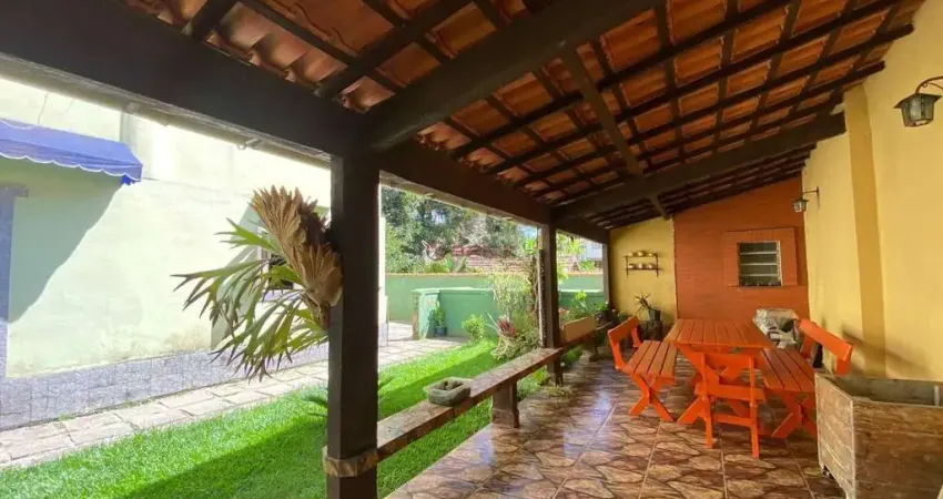 Casa independente com 3 quartos sendo 1 suíte + casa de caseiro no Golfe - Teresópolis/RJ.