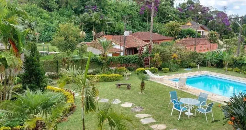 Casa com 4 quartos sendo 2 suítes, 228 m² no Comary - Teresópolis/RJ