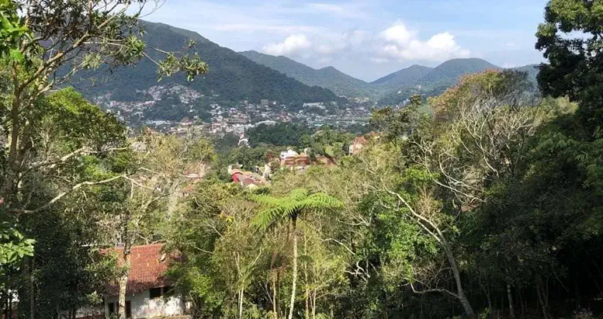 Terreno com 728 m² no Parque do Ingá - Teresópolis/RJ.