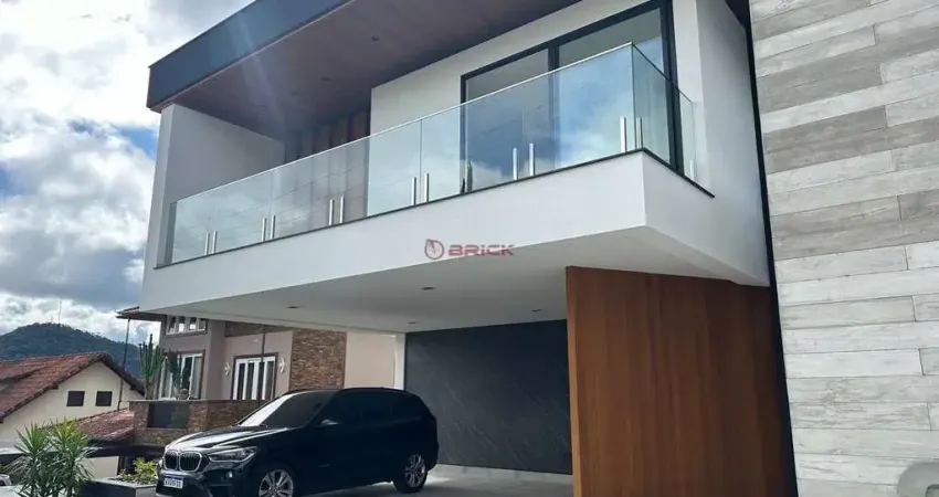 Casa de alto padrão novíssima com 4 suítes dentro de condomínio na Várzea - Teresópolis/RJ.
