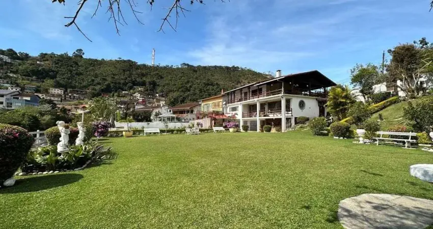 Casa independente com 5 quartos sendo 2 suítes no Jardim Cascata - Teresópolis/RJ.