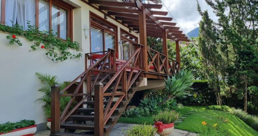 Casa com 5 suítes em condomínio em Quebra Frascos - Teresópolis/RJ