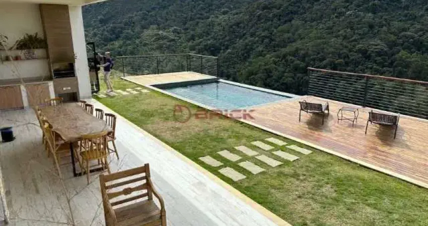 Casa com 4 suítes em condomínio em Vargem Grande - Teresópolis/RJ.