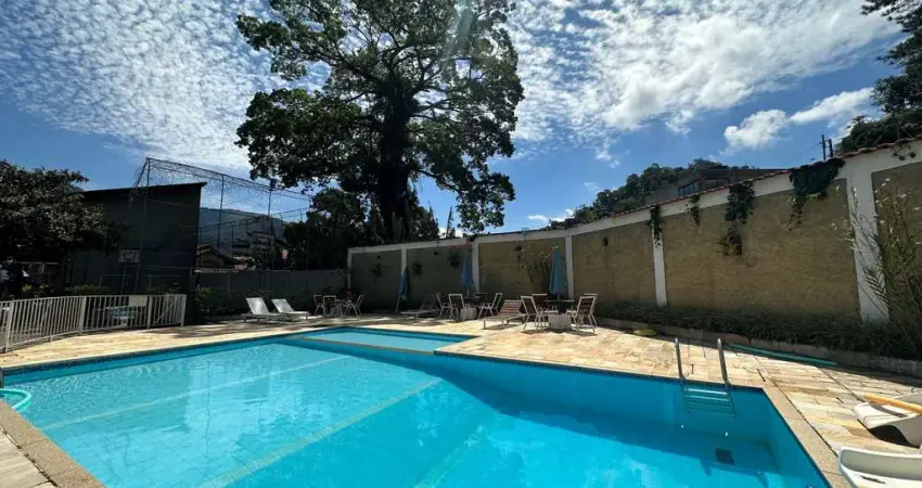 Casa com 3 quartos sendo 1 suíte em condomínio no Alto - Teresópolis/RJ.
