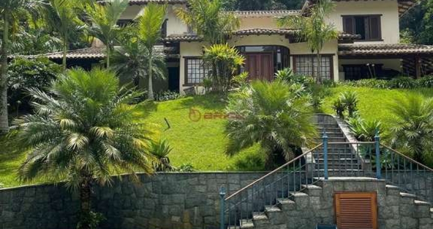 Casa com 4 suítes, 427 m² em condomínio no Comary - Teresópolis/RJ