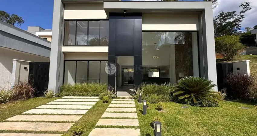 Casa com 3 suítes em condomínio na Posse - Teresópolis/RJ.