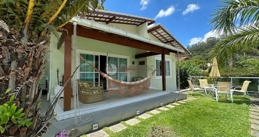 Casa linear com 3 suítes em condomínio na Cascata do Imbuí - Teresópolis/RJ.