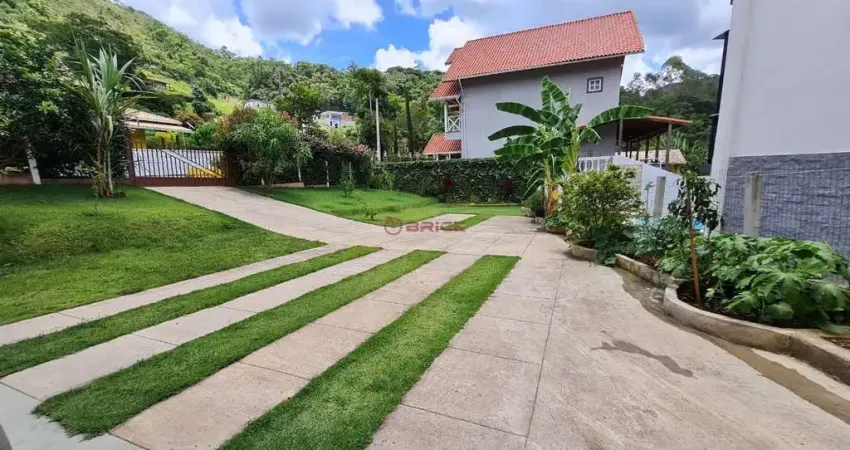 Casa com 3 quartos sendo 1 suíte em condomínio em Sebastiana - Teresópolis/RJ.