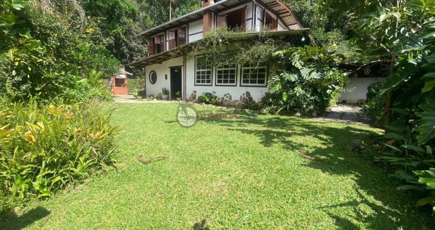 Casa independente com 10 quartos em Albuquerque - Teresópolis/RJ.