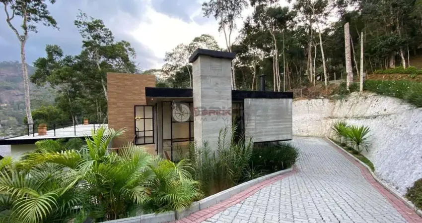 Casa com 3 quartos sendo 1 suíte e 2 suítes canadenses, 250 m² no Parque do Imbuí - Teresópolis/RJ