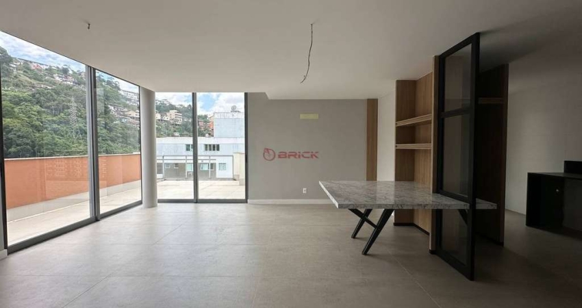 Cobertura linear com 3 quartos sendo 2 suítes em Agriões - Teresópolis/RJ.