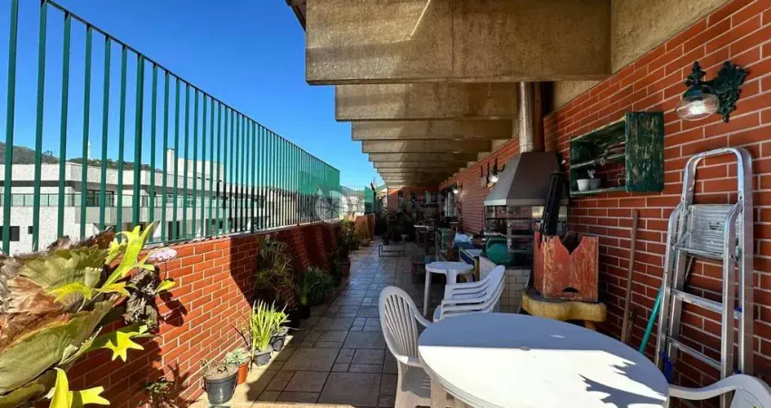 Cobertura linear com 4 quartos sendo 1 suíte, 300 m² em Agriões - Teresópolis/RJ.