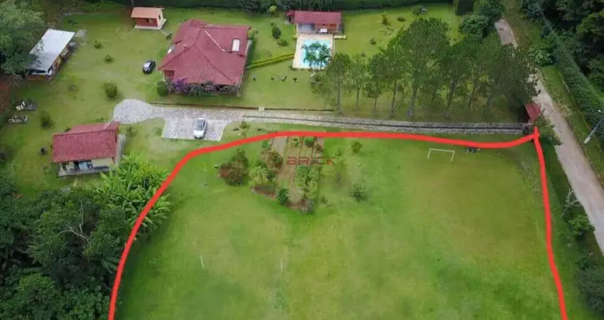 Terreno 100 % plano, com 3 mil m² dentro de condomínio em Albuquerque - Teresópolis/RJ.