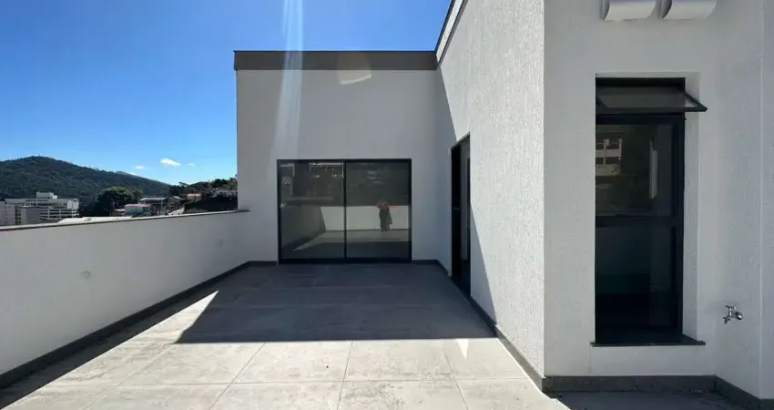 Cobertura linear com 3 suítes, 157 m² na Várzea - Teresópolis/RJ.