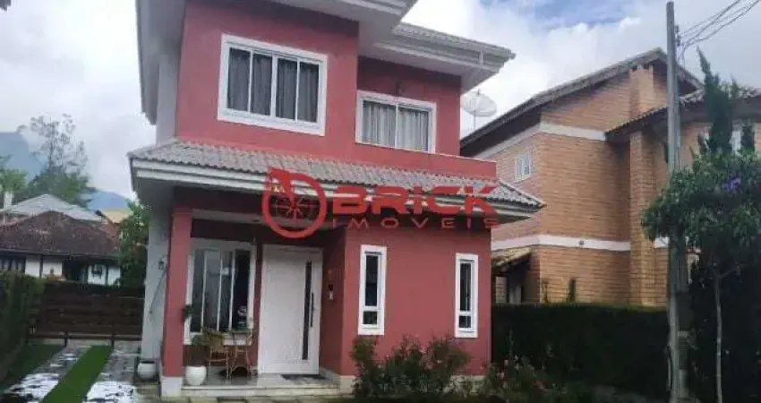 Excelente casa em condomínio com 3 quartos sendo 1 suíte cercada pela natureza em Vargem Grande.