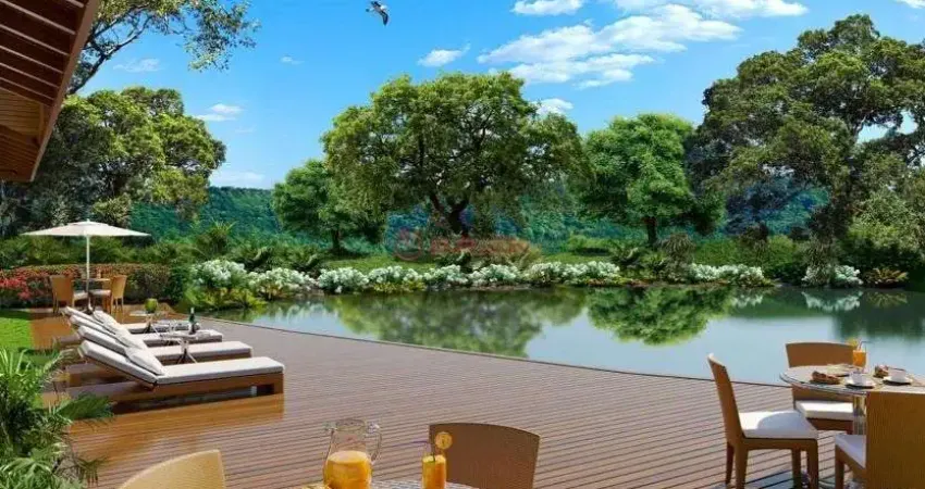 Terreno em declive com 341 m² em condomínio em Albuquerque - Teresópolis/RJ.