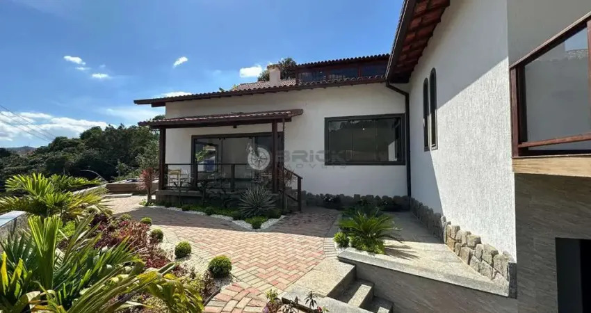 Casa independente com 4 quartos sendo 2 suítes no Parque São Luiz - Teresópolis/RJ.