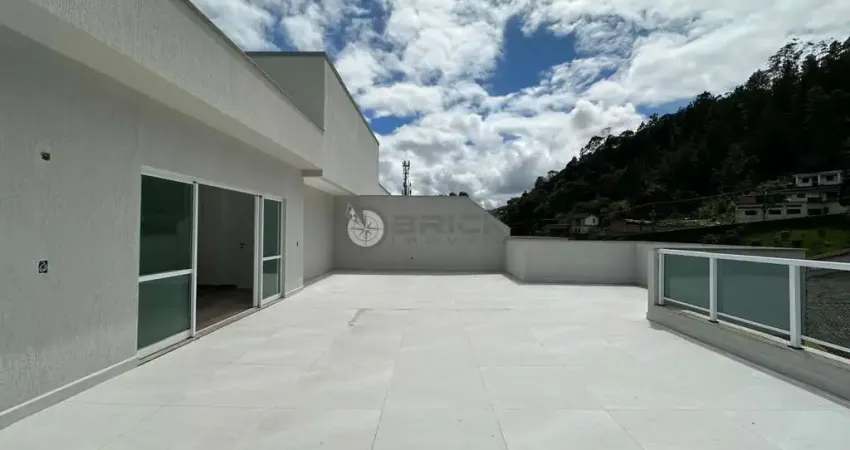 Cobertura linear com 2 suítes, 120 m² na Pimenteiras - Teresópolis/RJ.