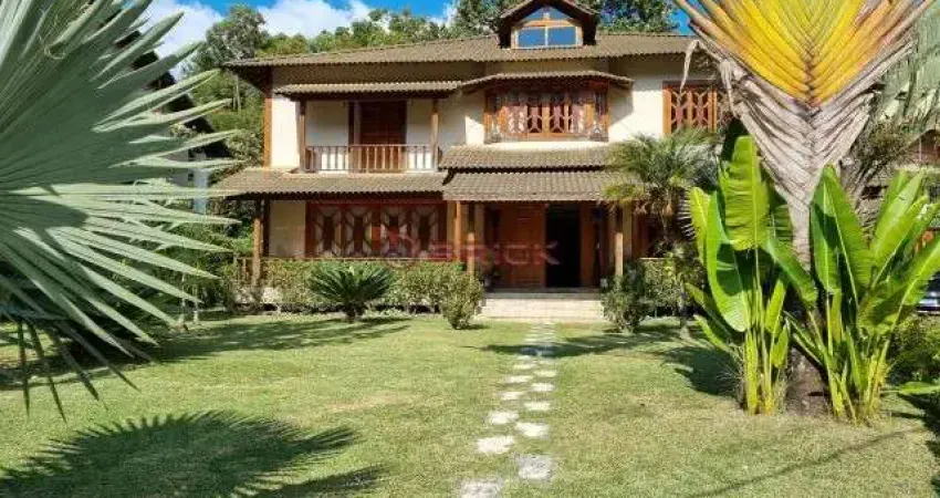 Casa com 4 suítes em condomínio em Quebra Frascos -Teresópolis/RJ.