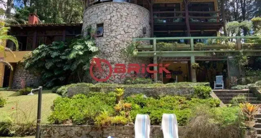 Pousada com ótima localização e cercada pela natureza na Granja Guarani - Teresópolis/RJ.