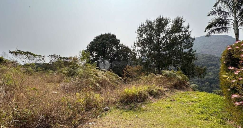 Terreno com 600 m² condomínio em Albuquerque, Teresópolis/RJ.