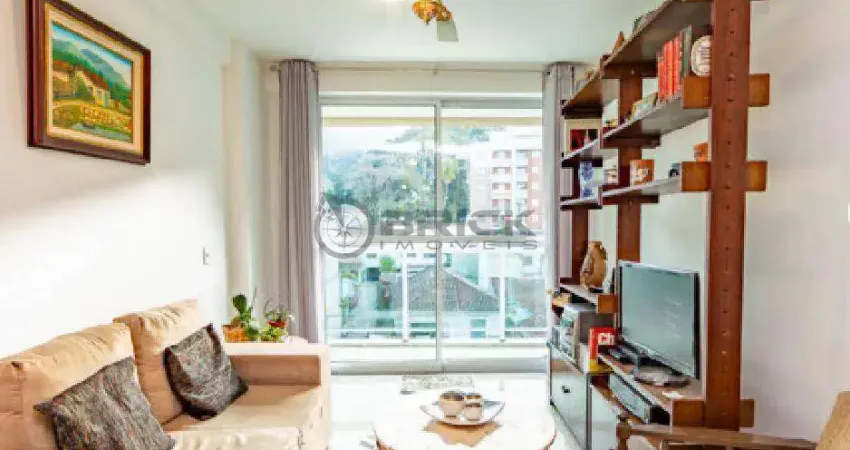 Apartamento com 2 quartos sendo 1 suíte + dependência em Agriões - Teresópolis/RJ.