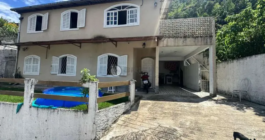 Casa para venda com 5 quartos sendo 1 suíte, 300 m² no Bom Retiro - Teresópolis/RJ.