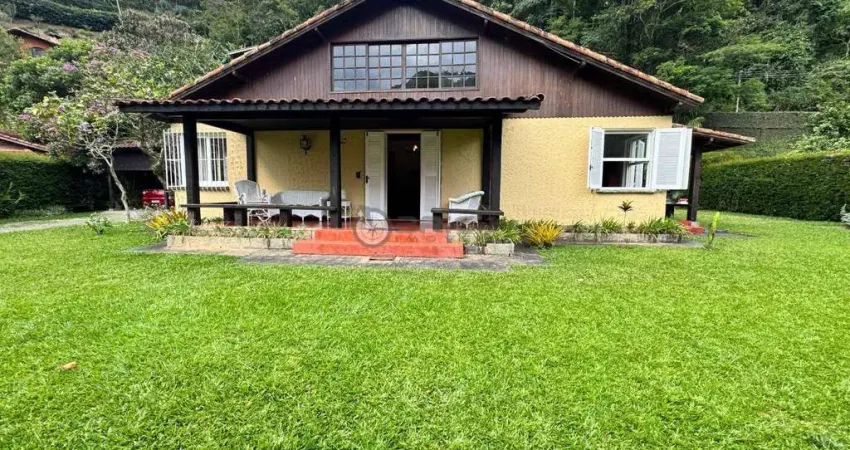 Casa em condomínio à venda com 4 quartos sendo 1 suíte, 255 m² na posse - teresópolis/rj.