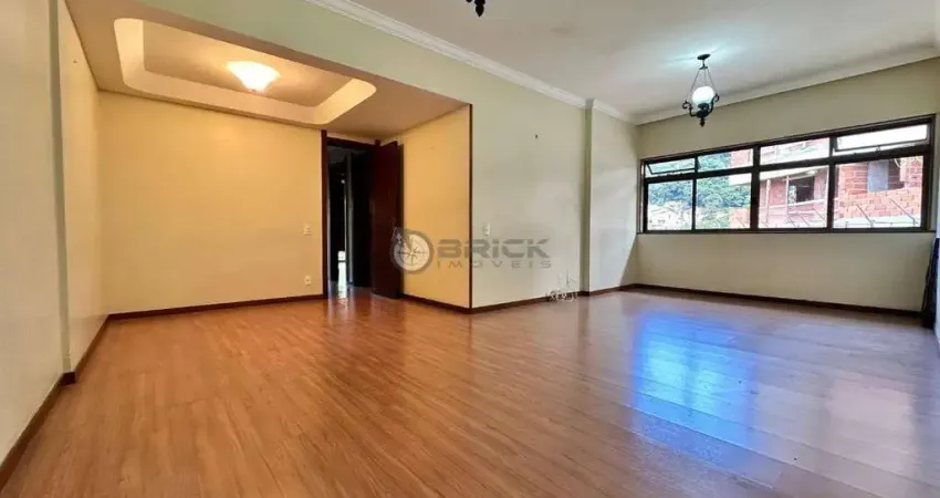 Apartamento à venda com 3 quartos sendo 1 suíte, 104 m² no Alto Teresópolis/RJ.