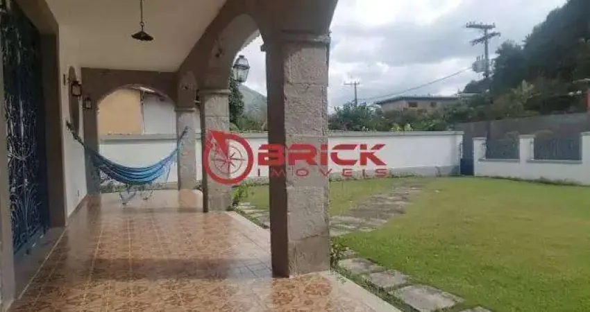 Casa à venda com 4 quartos sendo 2 suítes, 225 m² no Comary - Teresópolis/RJ.
