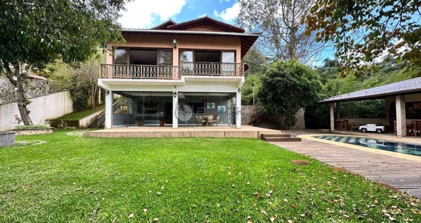 Casa à venda com 5 quartos sendo 2 suítes, 1.400 m² de terreno no Parque do Imbuí - Teresópolis/RJ.