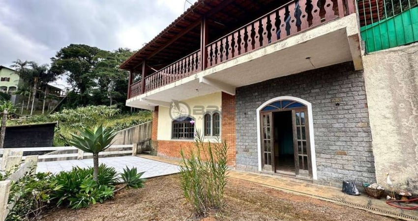 Casa para venda com 3 quartos sendo 1 suíte, 217.05 m² na Barra Do Imbuí - Teresópolis/RJ.