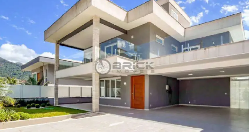 Casa para venda com 4 suítes, 350.78 m² no Comary - Teresópolis/RJ.