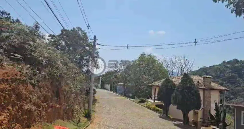 Terreno para venda com 322 m² dentro de condomínio em Albuquerque - Teresópolis/RJ.