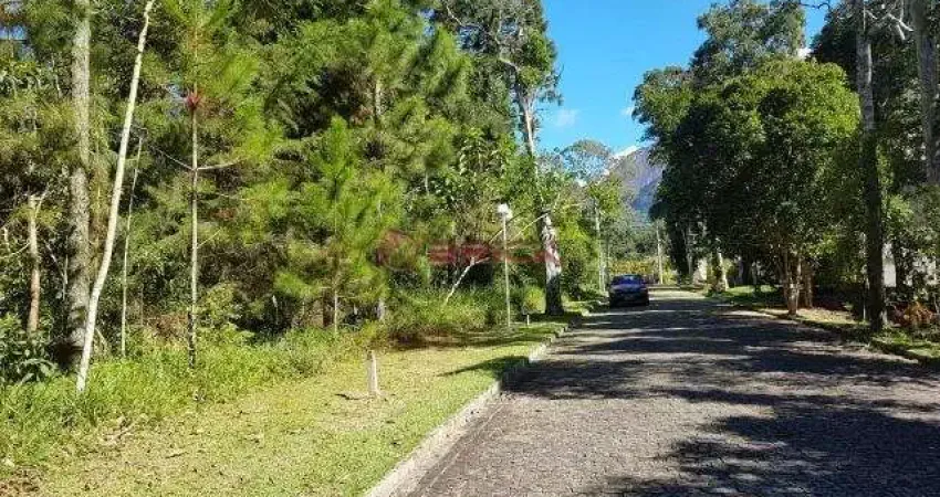 Terreno com 850 m² em condomínio em Quebra Frascos - Teresópolis/RJ.