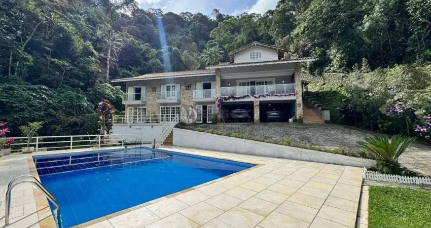Casa à venda com 4 suítes e uma vista encantadora no Comary - Teresópolis/RJ.