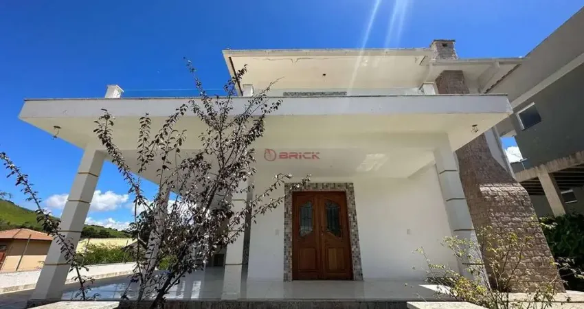 Casa com 4 suítes, 250 m² em condomínio em Vargem Grande - Teresópolis/RJ.
