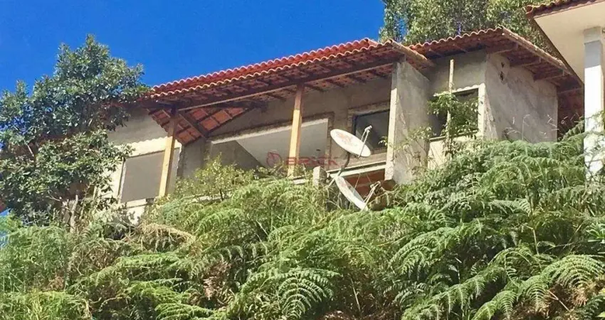 Casa com 3 quartos sendo 1 suíte em albuquerque - teresópolis/rj.