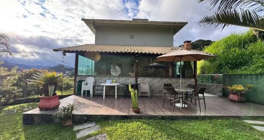 Casa para venda com 3 suítes, 250 m² na Tijuca - Teresópolis/RJ.