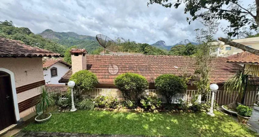 Casa linear com 3 quartos sendo 1 suíte, 790 m² de terreno em condomínio no Panorama - Teresópolis/RJ