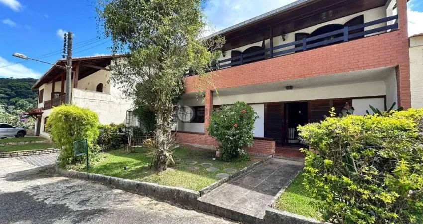 Casa para venda com 5 quartos sendo 3 suítes em condomínio, 251 m² no Comary - Teresópolis/RJ.