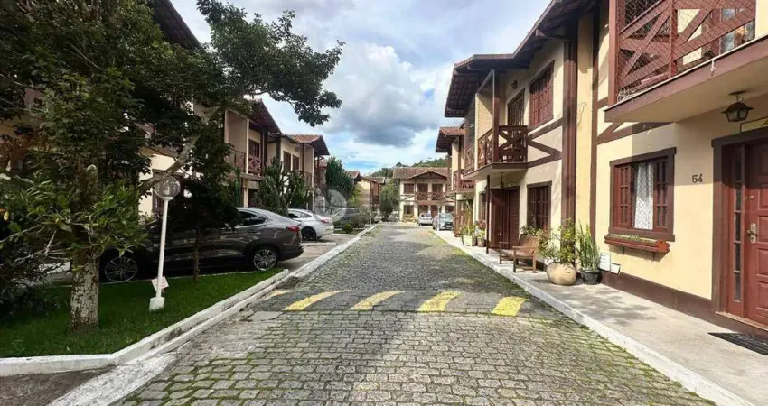 Casa à venda com 3 quartos em condomínio, 75 m² na Tijuca - Teresópolis/RJ.