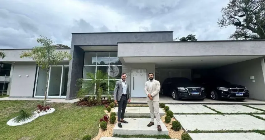 Casa em condomínio com 4 suítes, 400 m² em Quebra Frascos - Teresópolis/RJ